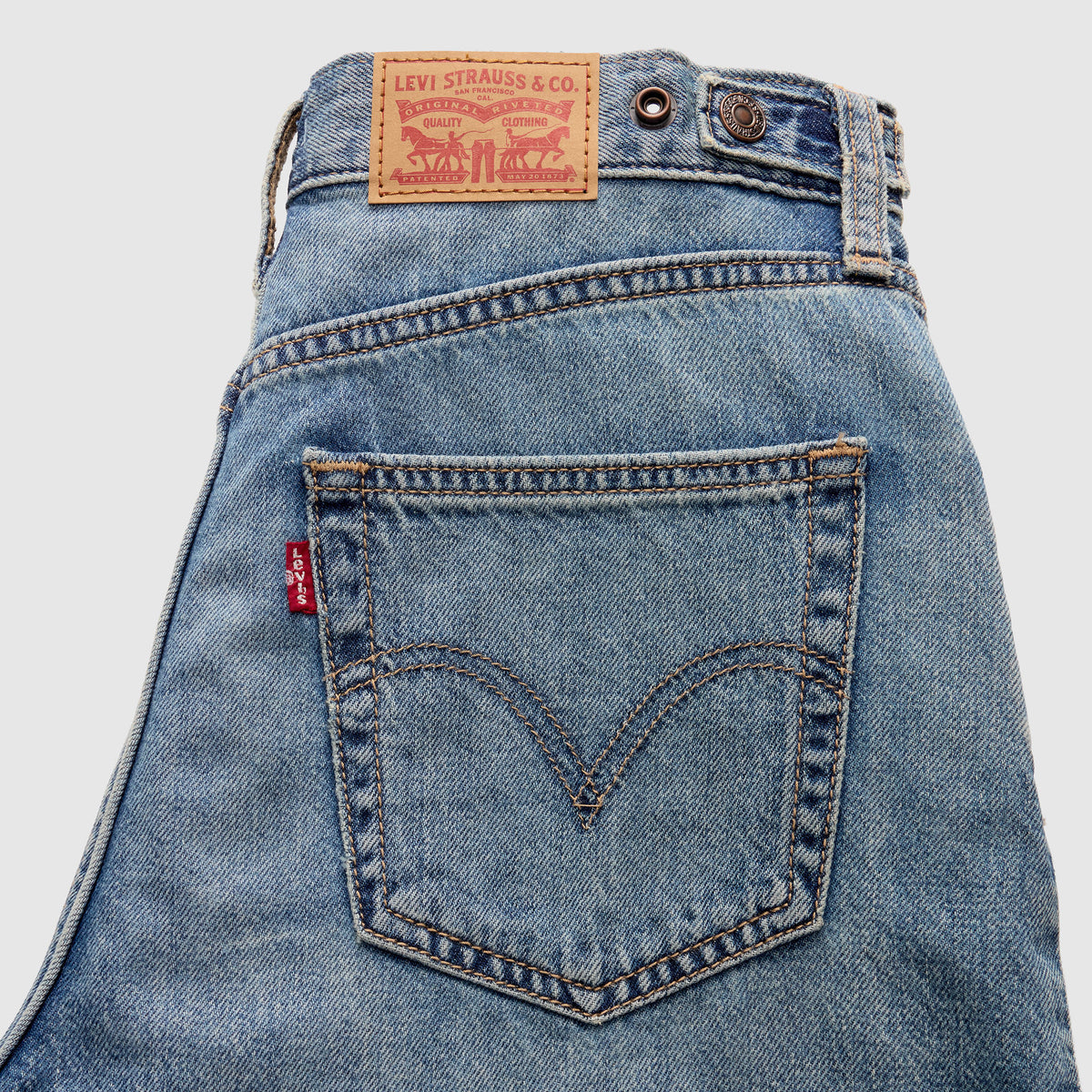 Levi's® Women's Cinch Mid-Thigh Shorts