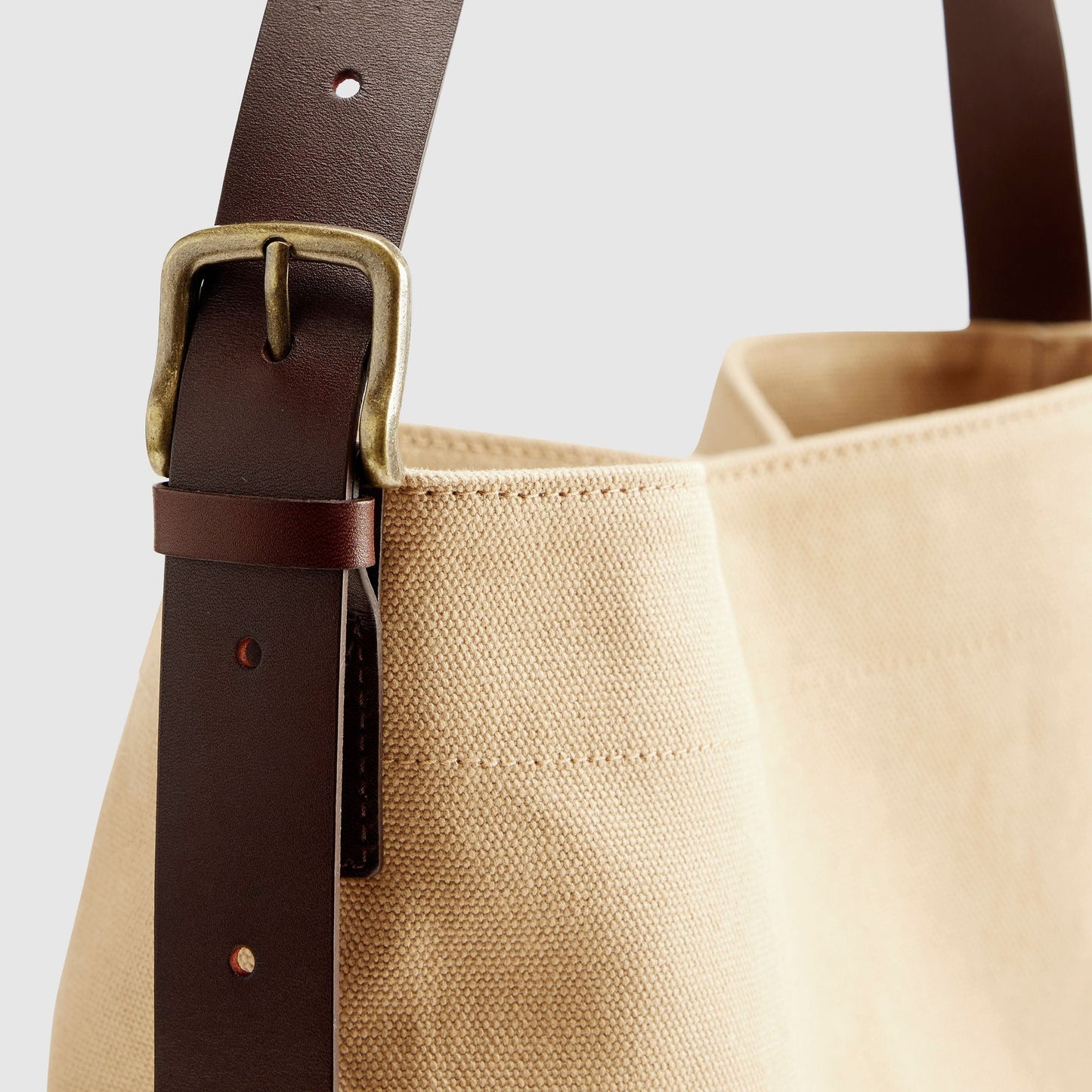 Levi's® Women's Medium Heritage Bag